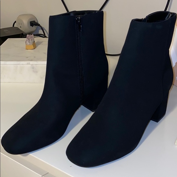 Black booties - Picture 1 of 3